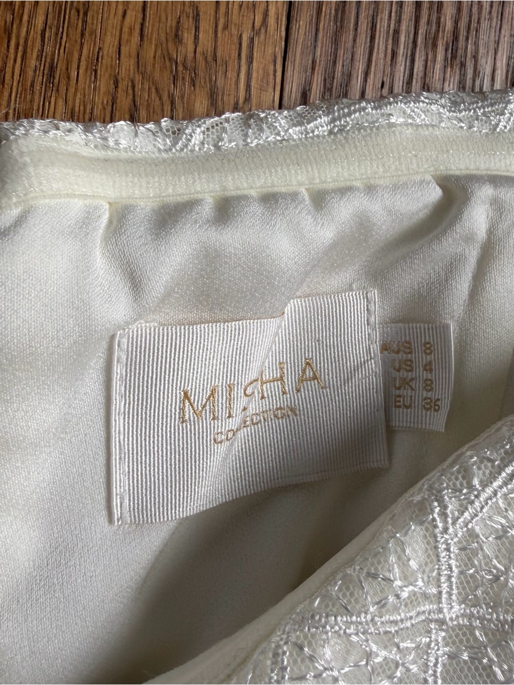 Misha Collection White Off-the-Shoulder Textured Cocktail Dress US 4 / UK 8 - Picture 3 of 6